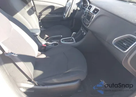 2011 Chrysler 200 Limited z USA, uszkodzony, nr VIN 1C3BC2FG9BN550324